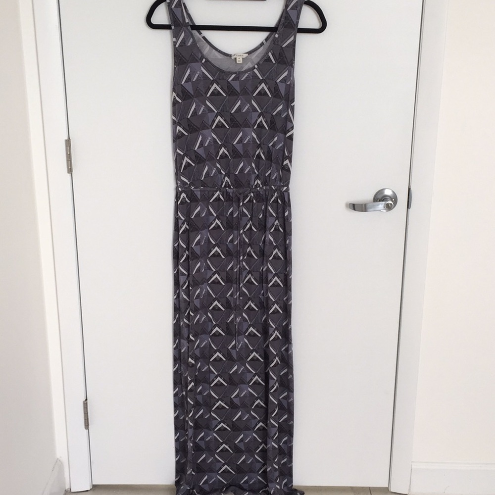 Beautiful Grey dress perfect for fall weddings!